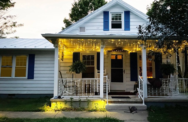 Peaceful cottage in farmland - close to Luray, Shenandoah River & National Park
