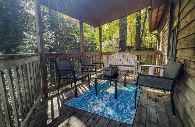 Peaceful Cottage in the Woods, Centrally Located!