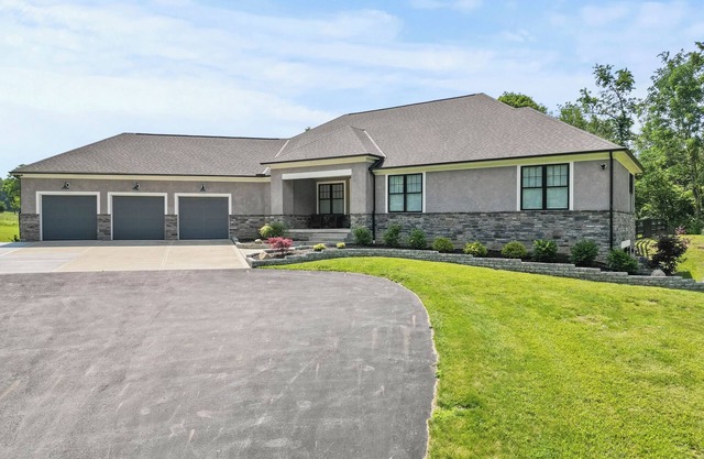 Peaceful Country Living Close to the City!