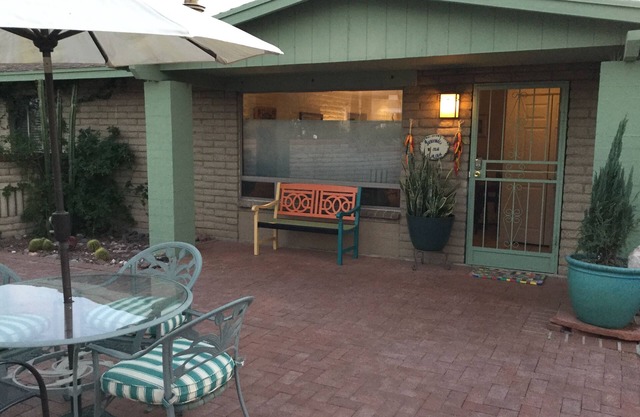 PEACEFUL DESERT HOME - 1 ACRE ON QUIET CUL DE SAC - NW TUCSON - WITH MUSIC ROOM
