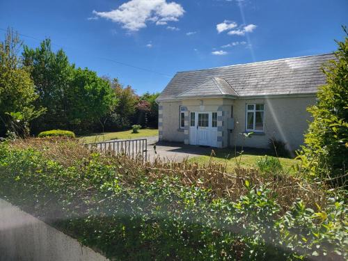 Peaceful Farm Cottage in Menlough near Mountbellew, Ballinasloe, Athlone & Galway