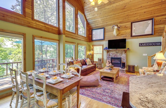 Peaceful Greers Ferry Cabin w/Deck & Lake View!