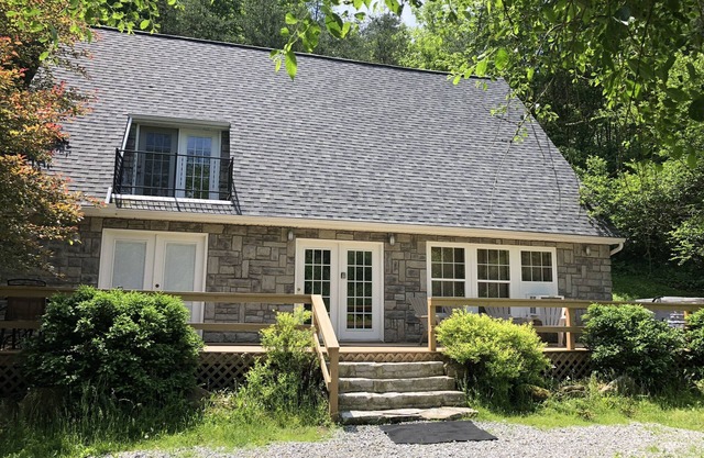 Peaceful Hocking Hills Vacation Retreat