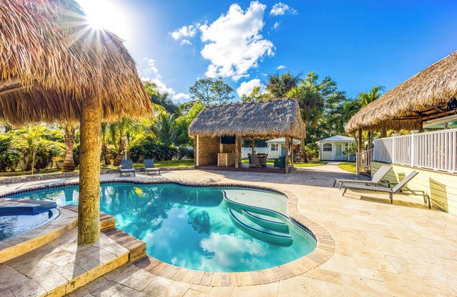 Peaceful Jupiter Farms, Pet-Friendly Escapen200 feet to sister stay! #401312.