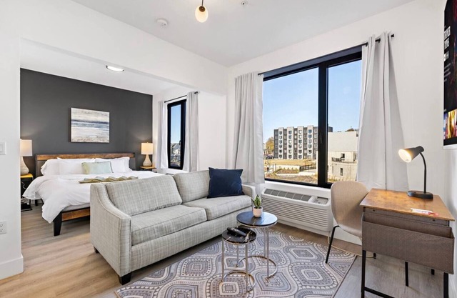 Peaceful King Studio 15 min from EWR Free Parking