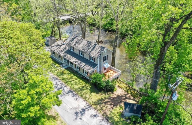 Peaceful Retreat on Creekside