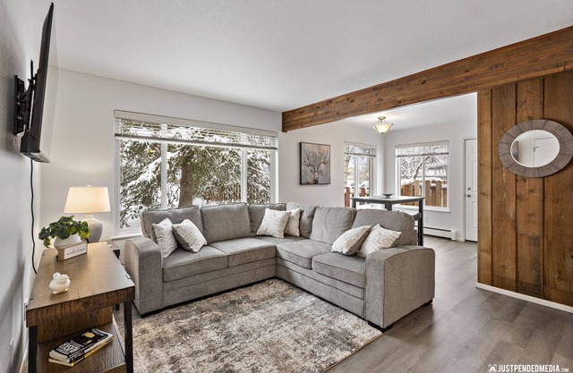 Peaceful Retreat w/Stunning Chugach Mountain Views