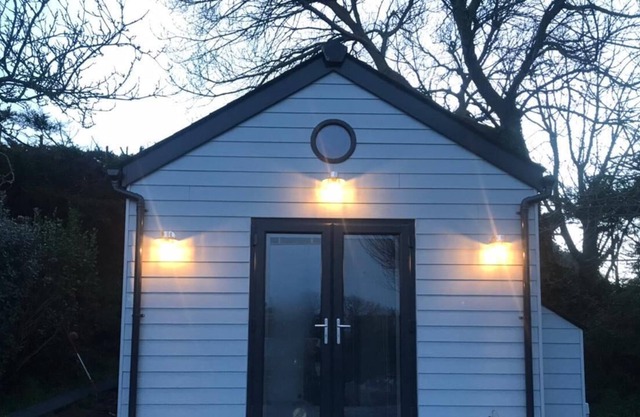 Peaceful self-contained brand-new cabin on the beautiful West Coast of Guernsey