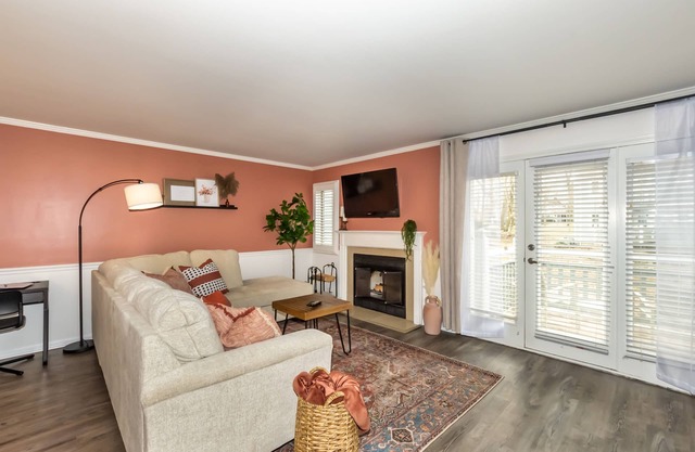 Peaceful Spa Villa Getaway - Hot Tub - 3 minutes to Mohegan Sun Casino