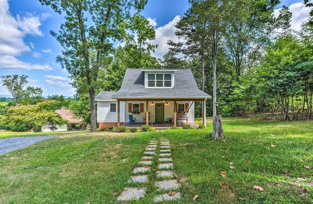 Peaceful Virginia Cabin - Fish, Tube, Boat, Etc!