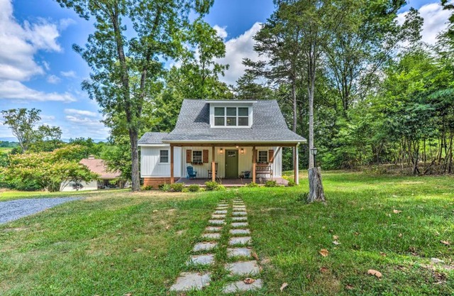 Peaceful Virginia Cabin - Fish, Tube, Boat, Etc!