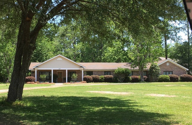 Peachtree Cottage. Quality, comfort, & convenient location.