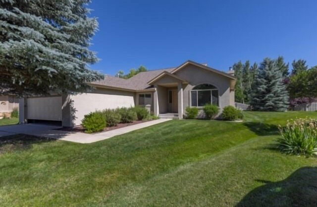 Peachtree Place in Dalton Ranch Golf Course Community. 4 bedrooms & 2 baths, sleeps 8. Convenient location just 10 minutes from Durango and 20 from Purgatory Ski Resort.
