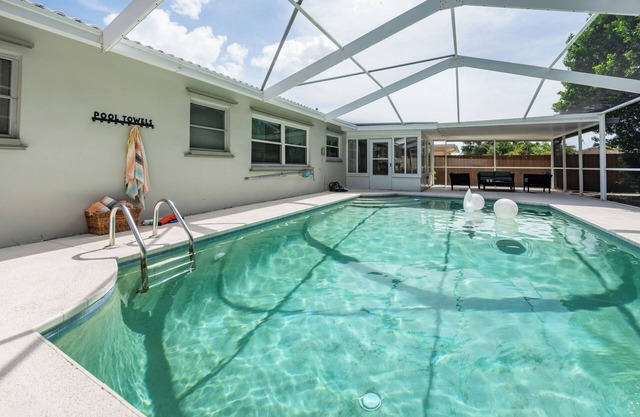 Peacock Pool House & Hot Tub Clearwater beaches