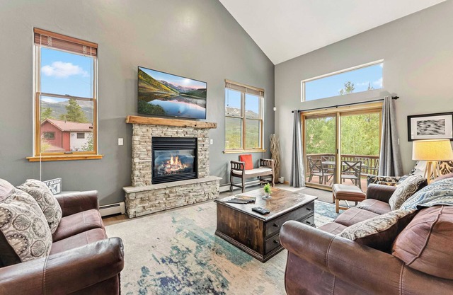 Peak 7 Mountain Lodge - Hot Tub & Expansive Views!
