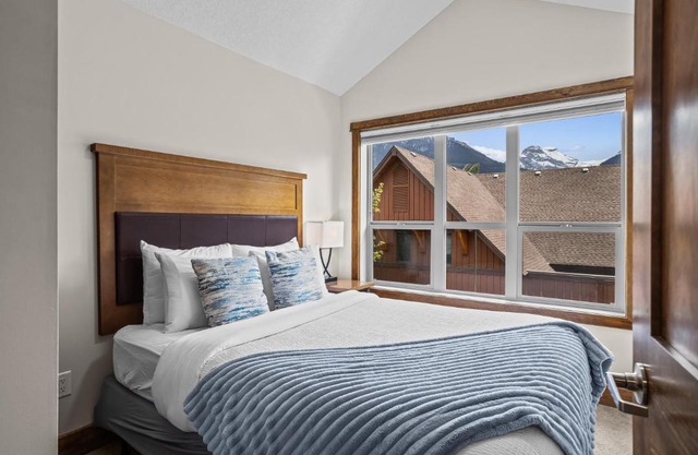 Peaks and Patio 3 Bedroom managed by Little Sister Getaways