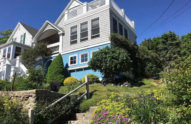Peaks Island Maine Seaside Cottage: hot tub/roof decks/4 season