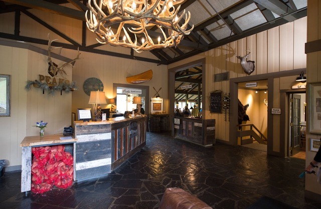 Peaks of Otter Lodge