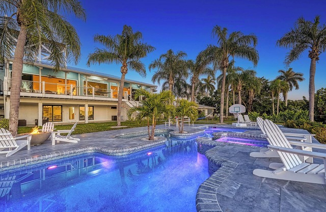Pearl on the Bay - A breathtaking Pool & Bayfront property - an unparalleled vacation experience