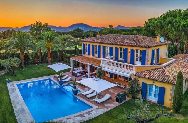 Pearl St Tropez