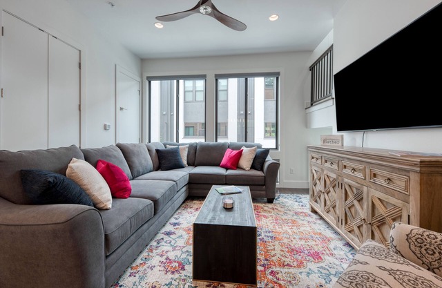 Pearl Vista | 3 Bed, 3.5 Bath