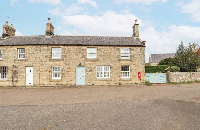 PEARY HOUSE, family friendly, character holiday cottage in Powburn