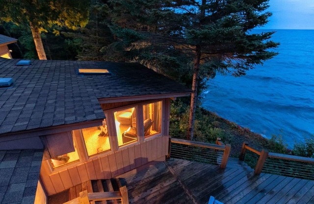 Pebble Beach Paradise on Lake Superior. Amazing views, updated & fresh inside.
