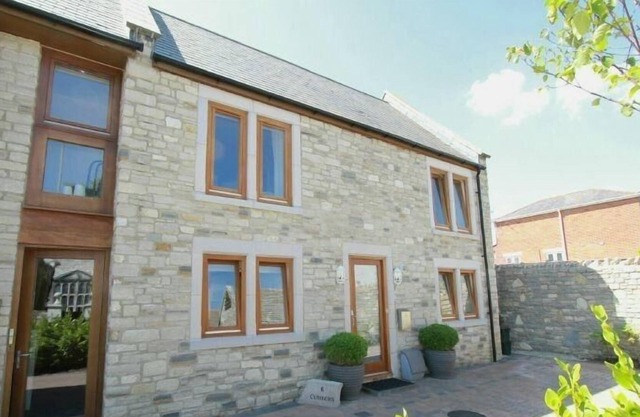Pebbles - quality seaside holiday home for families