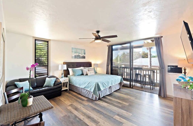 Peek-a-boo Oceanview Studio | AC & small beach