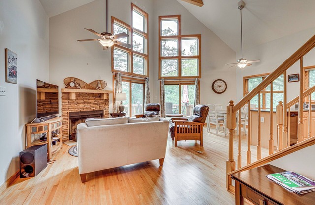 'Peeking Pines' A-Frame Cabin in Bryce Resort!