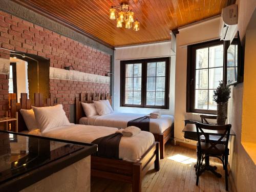 Pel Bosphera Suites