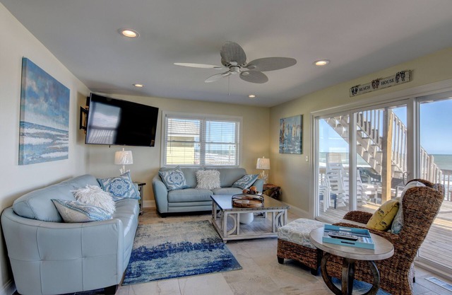 Pelican's Landing beachfront Home - recent 250K renovation