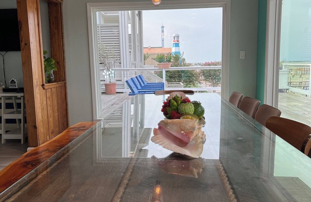 Pelicans Landing next to Kemah Boardwalk! Last Minute Rates text 713-425-9109
