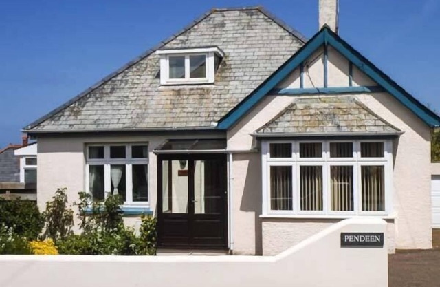 PENDEEN, family friendly, country holiday cottage in Wadebridge