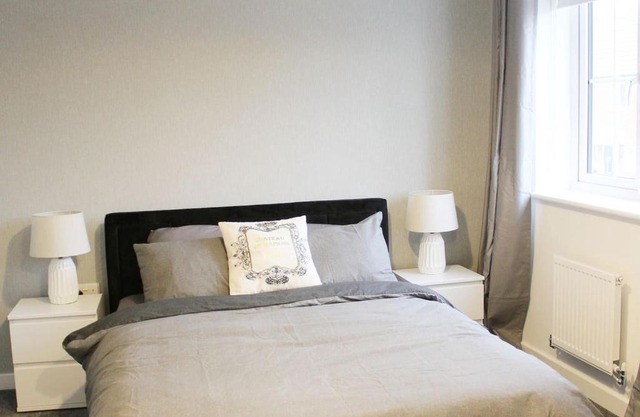 Penelope Maison - London in 50 Mins, Free Parking, 1 BDRM Home