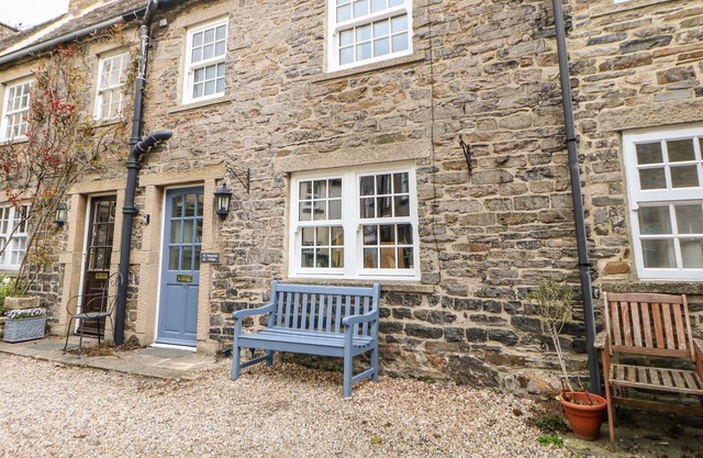 PENNYCRESS COTTAGE, pet friendly in Leyburn