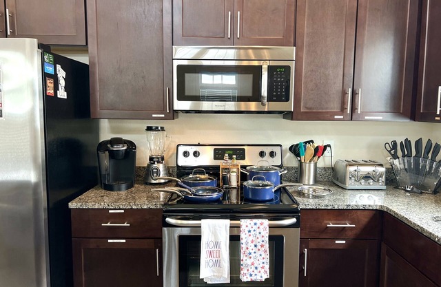 Pensacola ❤️ 3BD ❤️ Sleeps 10. King BD, Parkin+Wifi