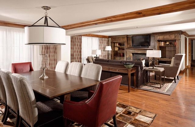 Penthouse Aspen St Regis Residence 2 bed/2.5 bath unit available prime weeks
