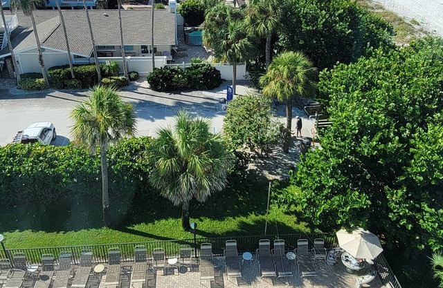 PENTHOUSE BEACHFRONT CONDO TOP FLOOR BALCONY HEATED POOL HOT TUB, 1450 SQ FT 2/2