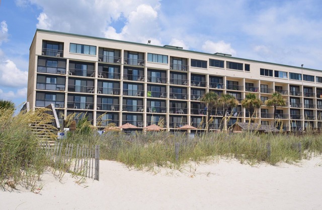 Penthouse Beach/Ocean Front Unit, 2 Pools, 1mi walk to dwtn/shops