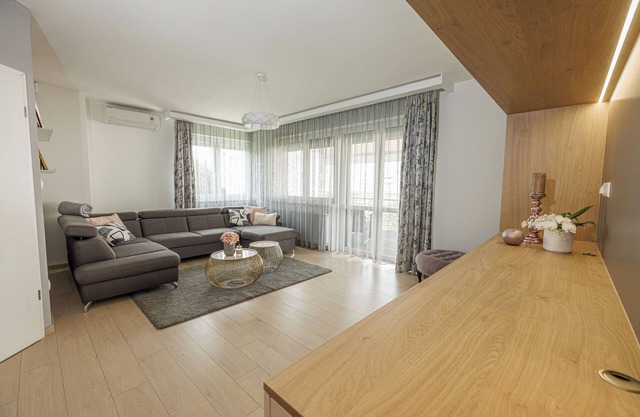 Penthouse Deluxe Apartment - Free Parking, Roof Garden