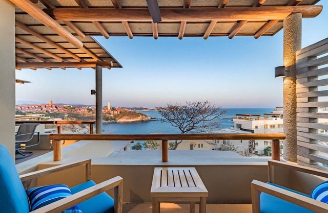 Penthouse | Views + Beach Access + Rooftop Terrace