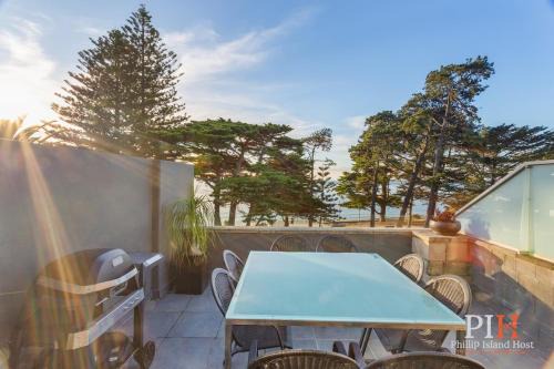 Penthouse Waterfront Apt Sleep 4