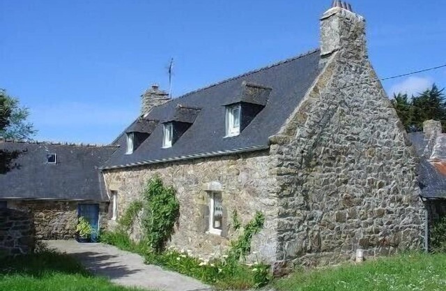 Penty with land, quiet, in the countryside, 2 miles away from the sea