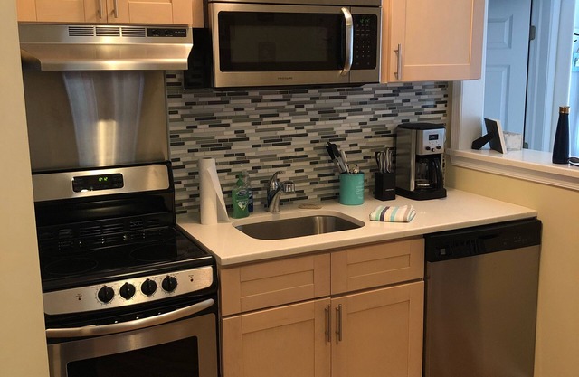Perfect 2 BR Condo Half Block From Beach In The Heart Of Beach Haven