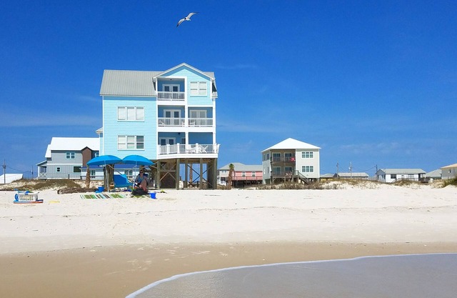 Perfect, beachfront pet friendly 5 bedroom home, close to waters