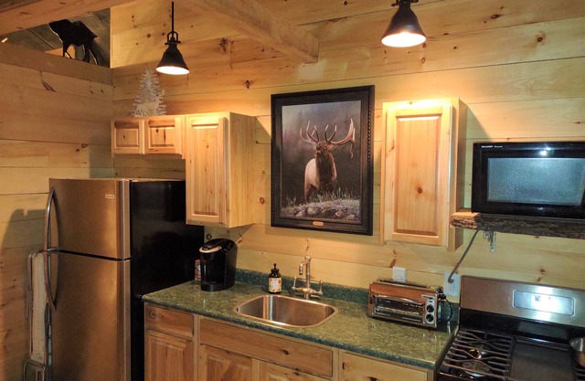 Perfect Benezette Cabin. Nestled in the woods, yet close to attractions. n.