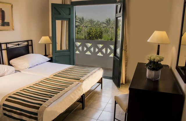 Perfect for a Relaxing Coastal Escape l Garden View, Outdoor Pool & Near Red Sea