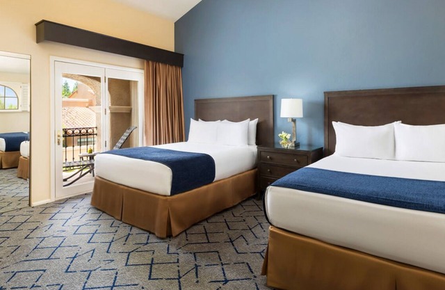 Perfect for a Family Trip! 2 Comfortable Units, 5 Pools, Spa, Free Parking!