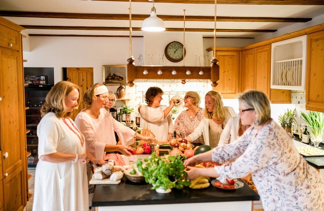Perfect for family reunions & workshops: luxurious manor house near the beach